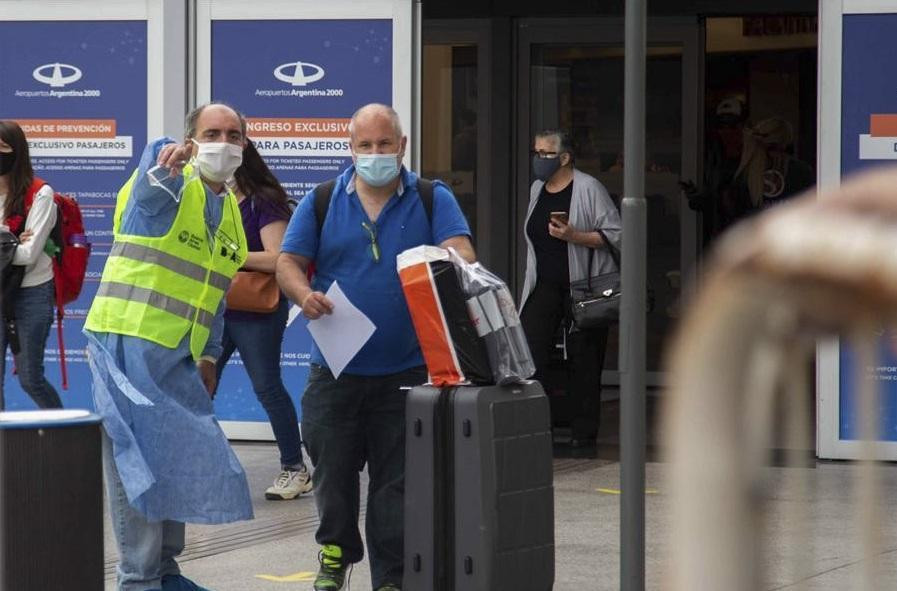 Coronavirus, pasajeros en aeropuerto de Ezeiza, vuelos, NA