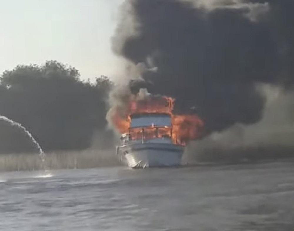 Incendio de crucero en el Río San Antonio