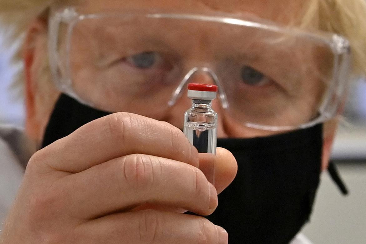 Vacuna de AstraZeneca aprobada en Reino Unido, REUTERS