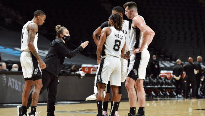 Becky Hammon primera entrenadora en la NBA