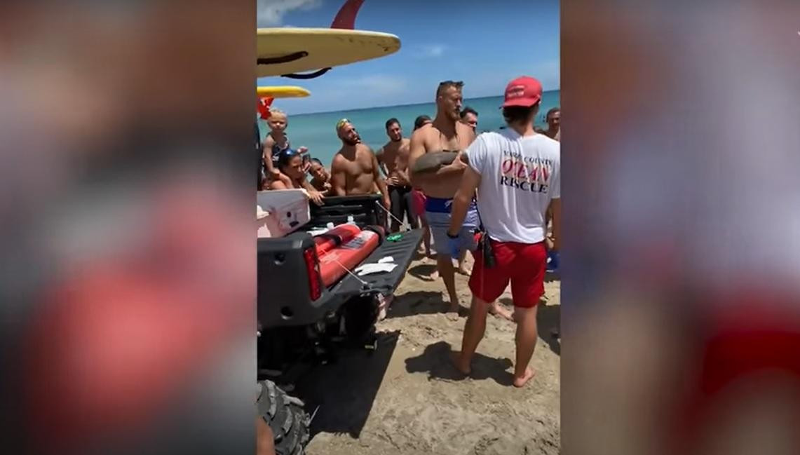 Tiburón muerde a hombre en una playa de Florida