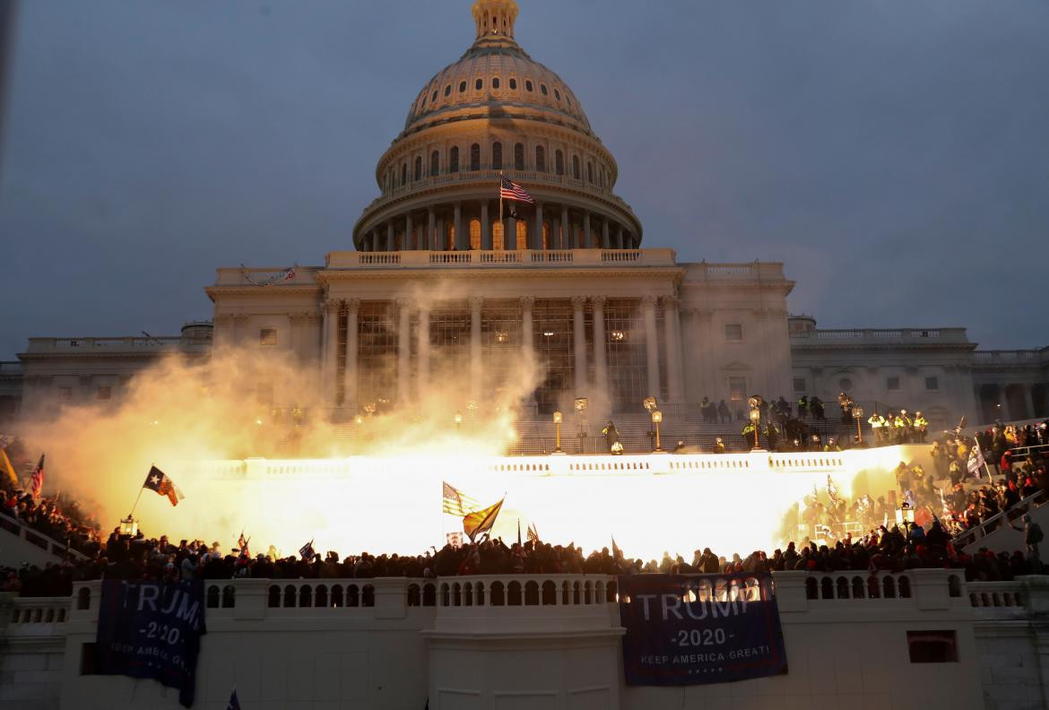 Irrupción de simpatizantes de Trump al Capitolio dejó un saldo de cuatro muertos, REUTERS