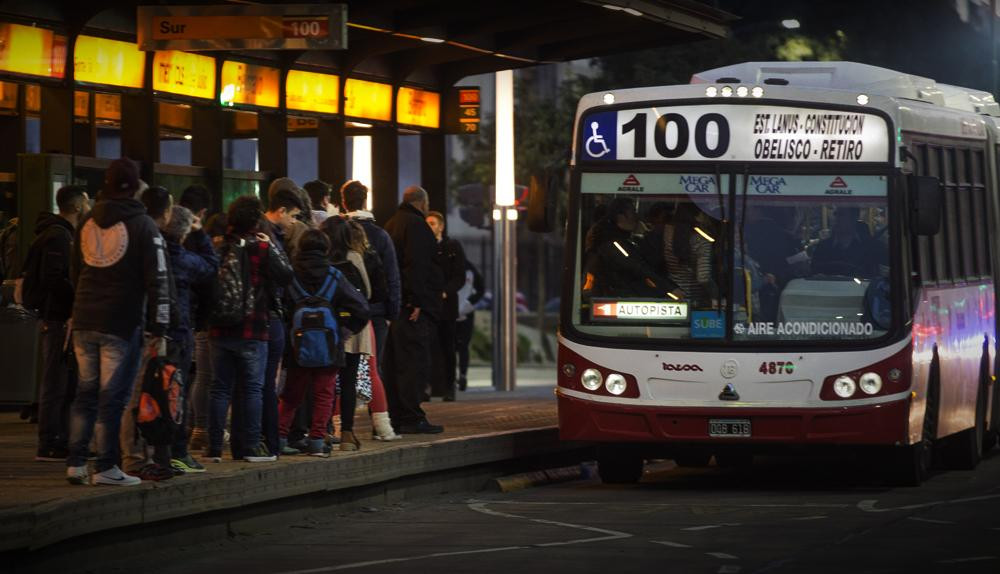 Colectivos, pasajeros, transporte público, foto NA