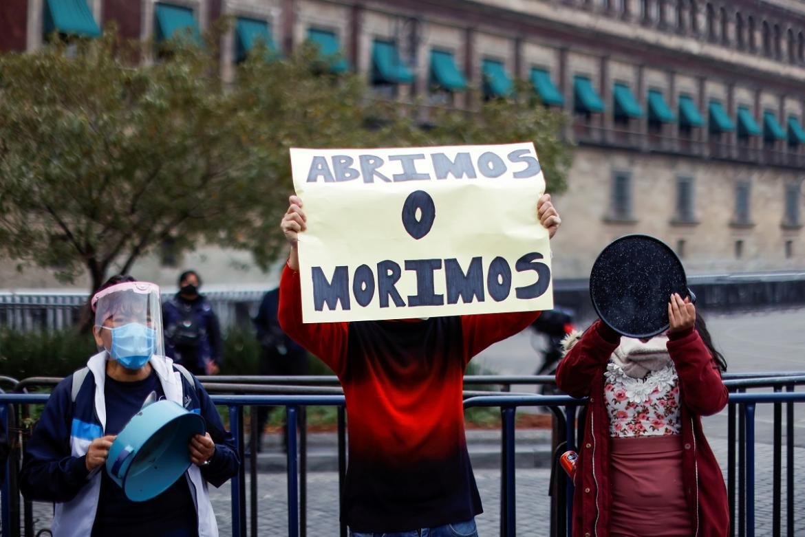 Restaurantes mexicanos abren desafiando restricciones, Reuters.