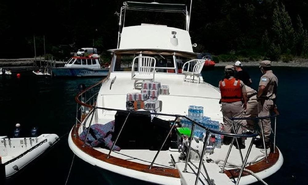 Desbaratan fiesta clandestina en barco en Bariloche