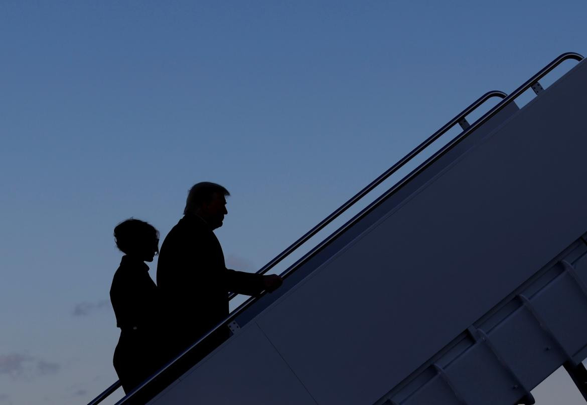 Donald Trump retirándose a su residencia de Mar A Lago en el Air Force ONe, REUTERS