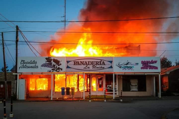 Incendio en histórica panaderia La Unión en Tierra del Fuego