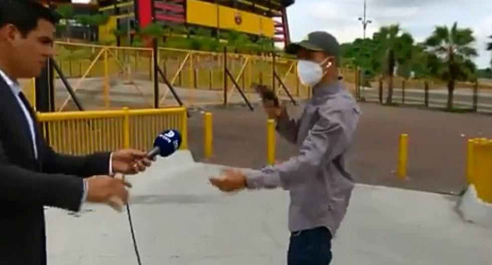 Ecuador, violento robo a un periodista durante una transmisión