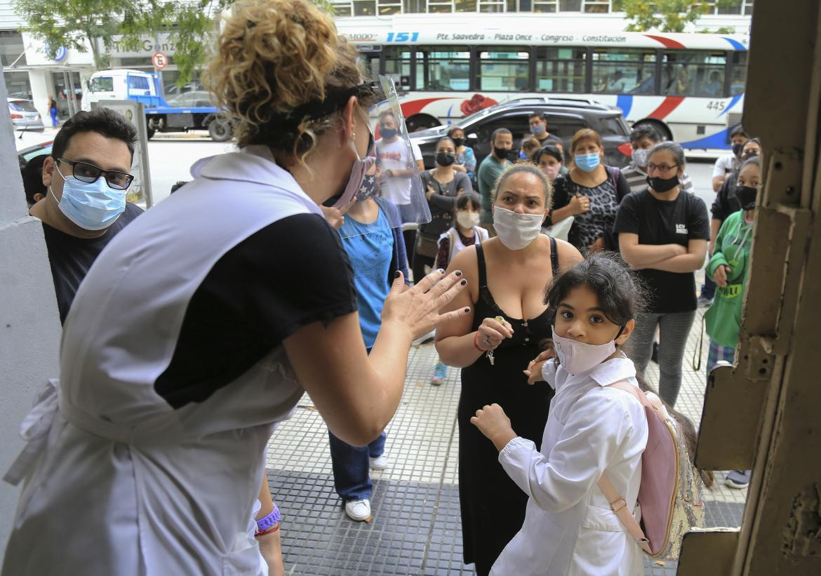 Docentes y alumnos en el inicio de las clases presenciales