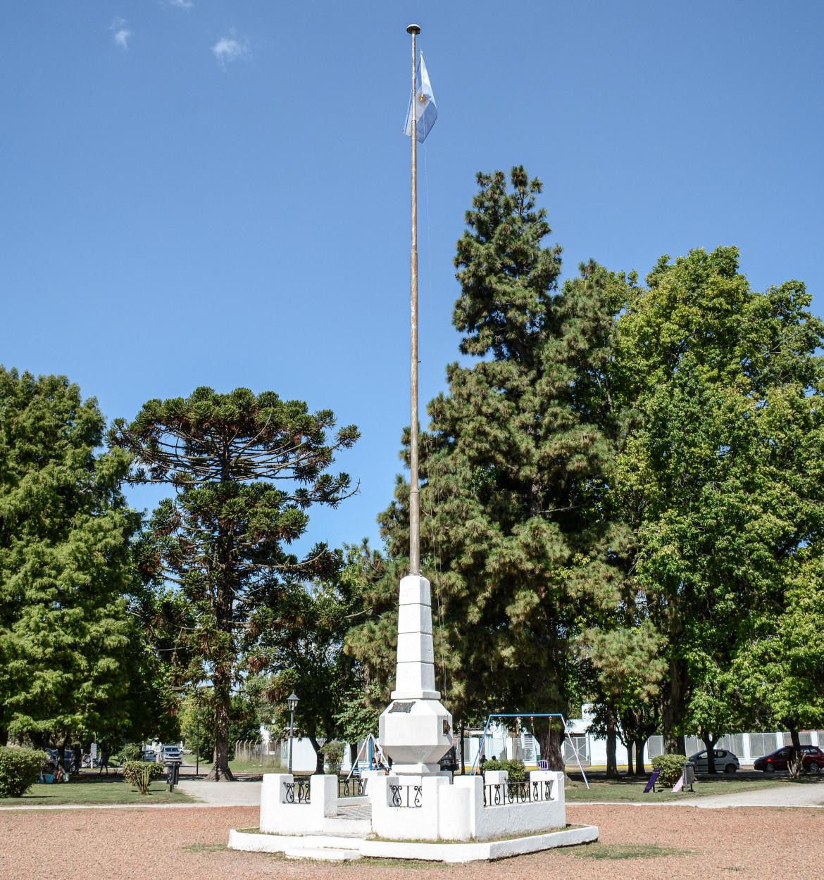 Uribelarrea, pueblo en la Provincia, plaza principal, turismo