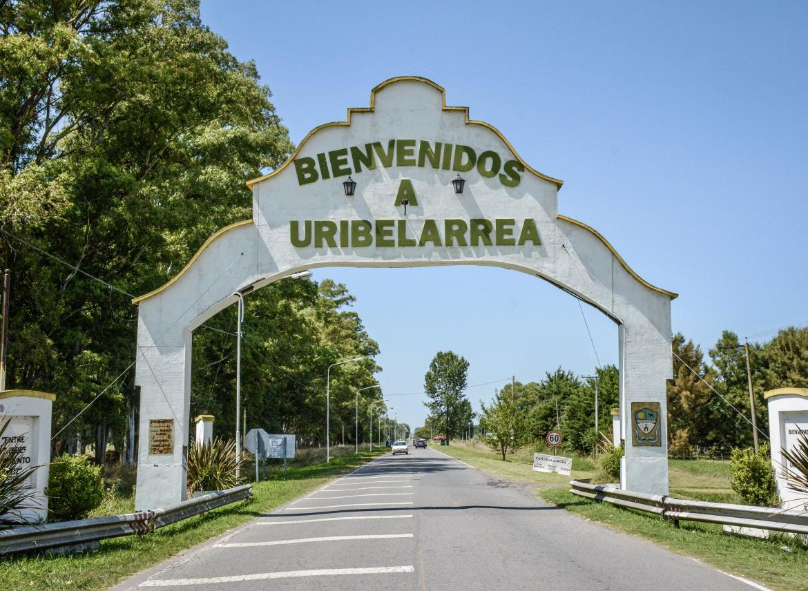 Uribelarrea, pueblo en la Provincia, entrada al pueblo, turismo
