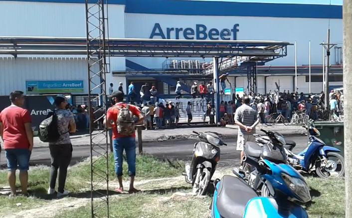 Conflicto gremial en ArreBeef