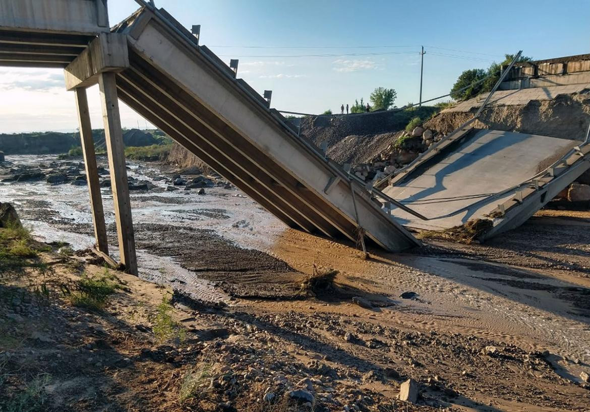 Colapsó un puente sobre la ruta 40 en Mendoza, NA.