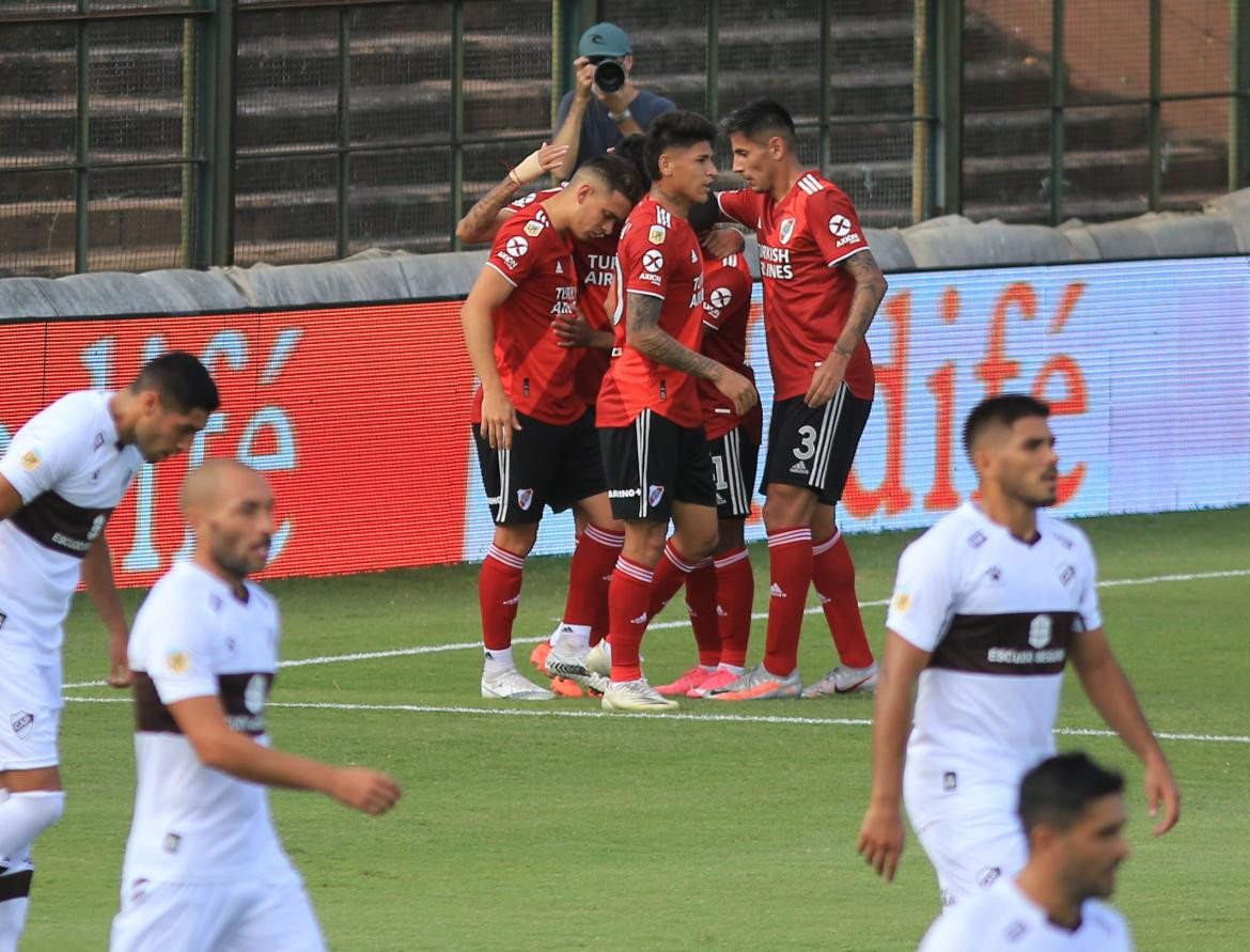 Platense vs. River, fútbol argentino, NA	