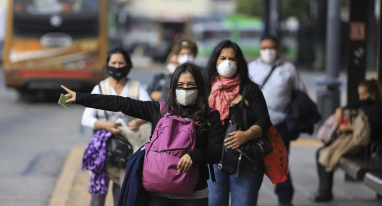 Coronavirus, Argentina, pandemia, pasajeros, colectivos, transporte público, NA