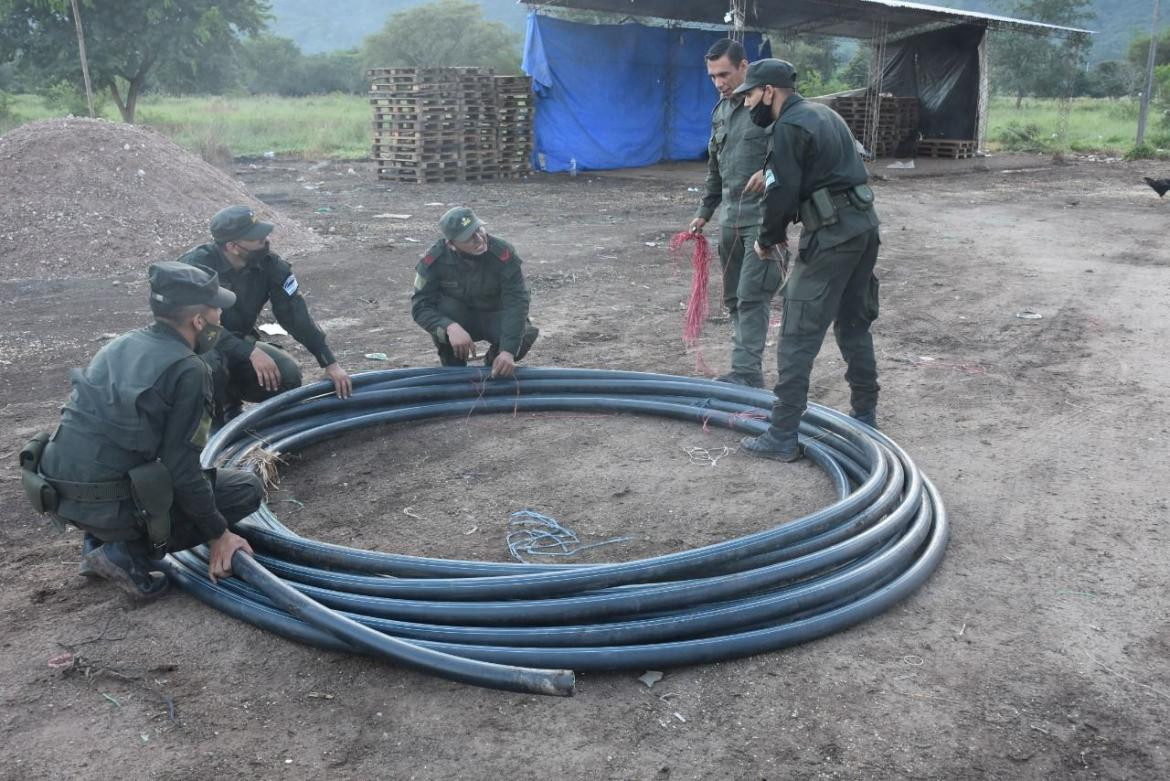 Traficaban aceite comestible a Bolivia a través de una manguera por la frontera, Fotos de Gendarmería Nacional