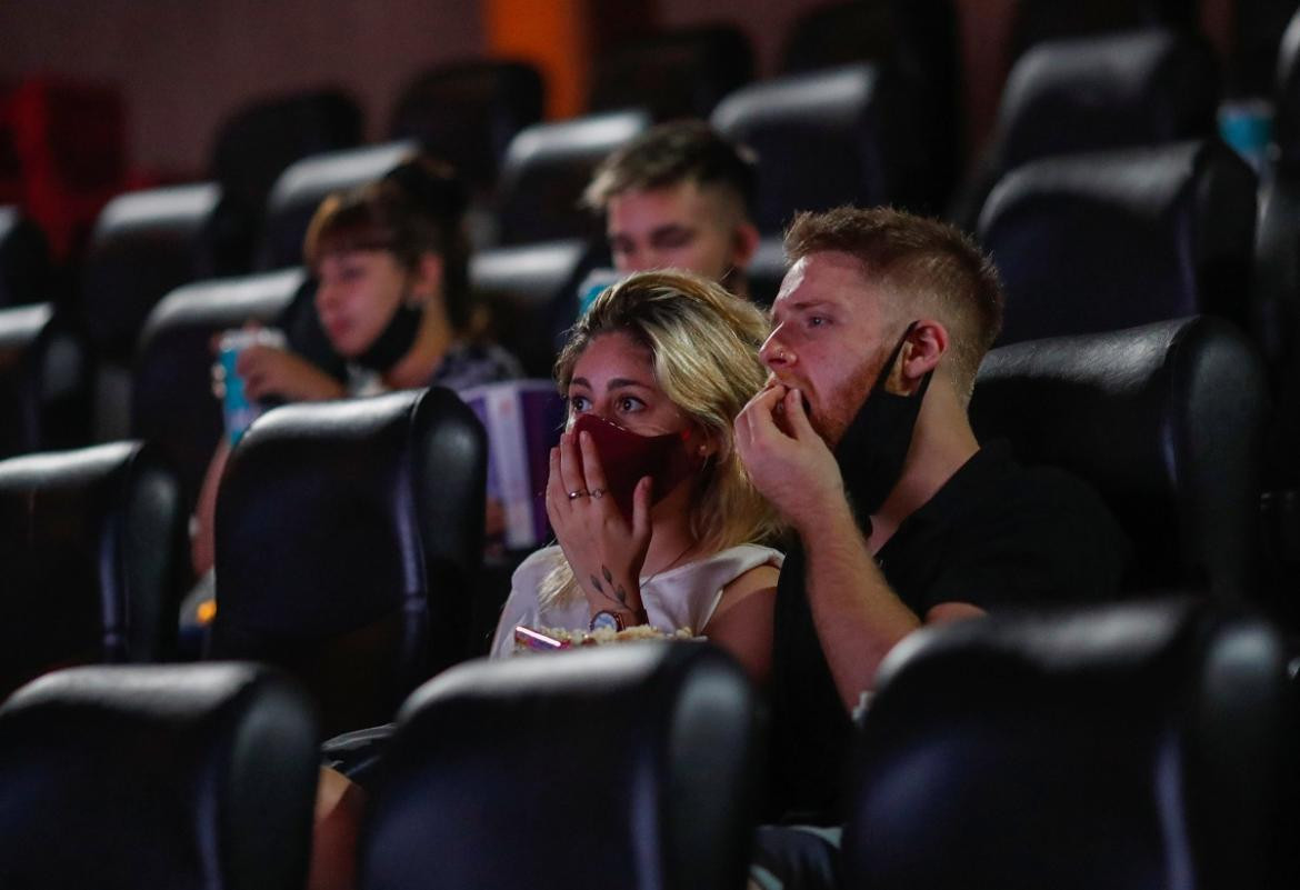 Reabrieron los cines en Buenos Aires, Reuters.