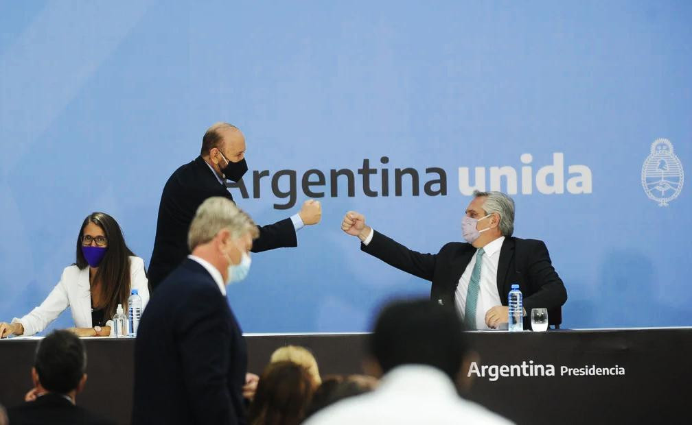 Gildo Insfrán y Alberto Fernández. Foto: Luciano Thieberger.