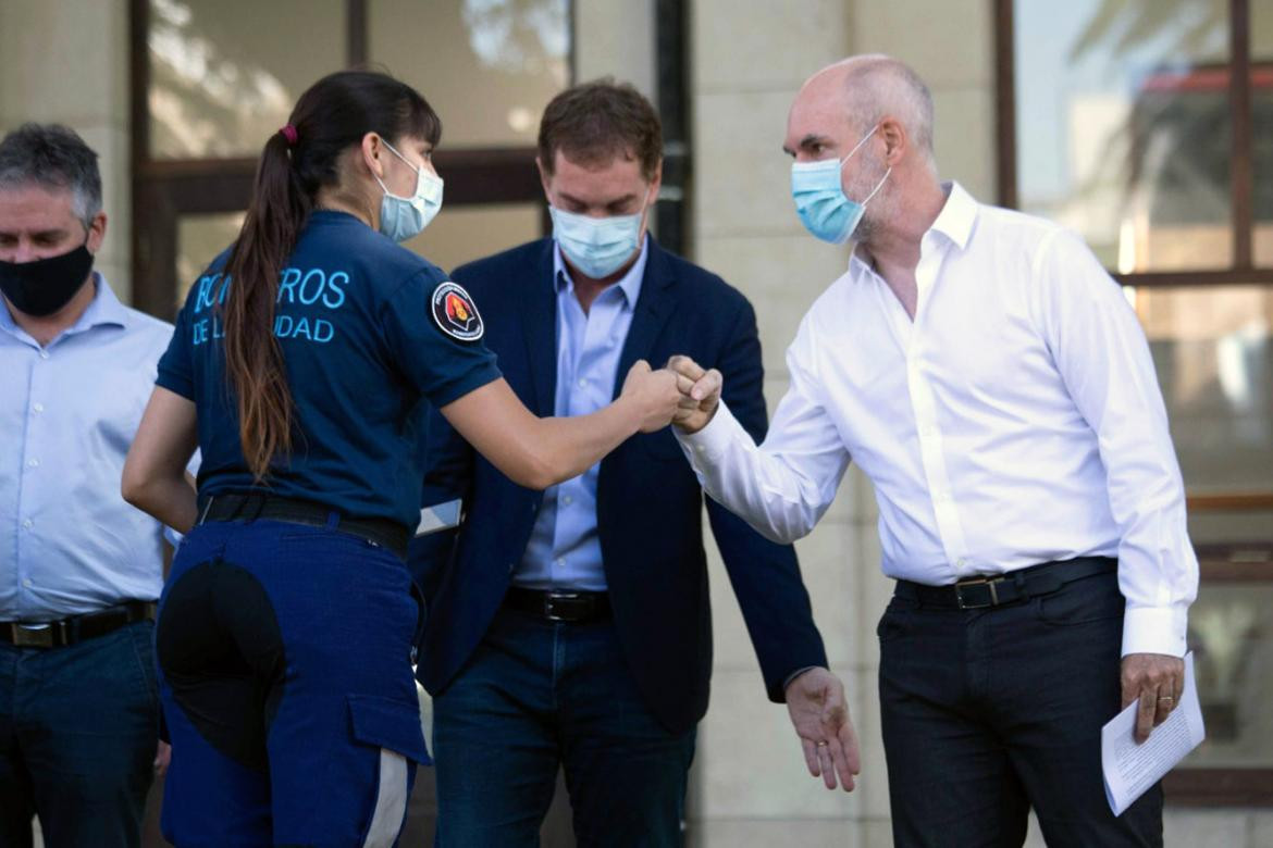 Horacio Rodríguez Larreta junto a una policía, reconocimiento a mujeres de los Cuerpos Uniformados del Sistema Integral de Seguridad Pública, Día de la Mujer, NA