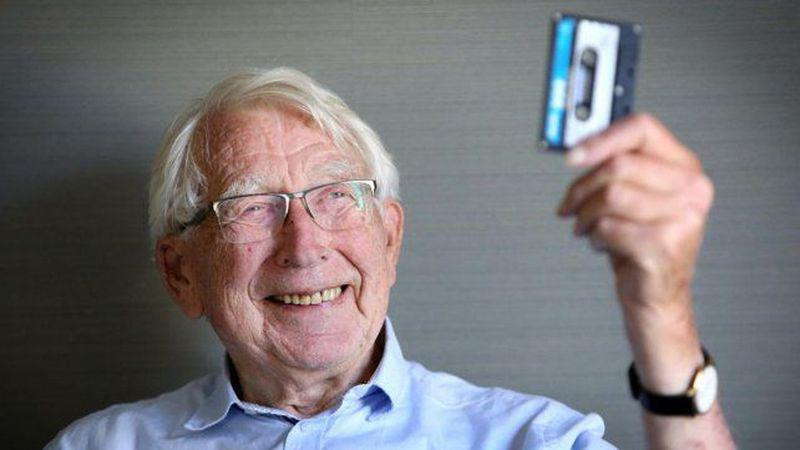 Murió a los 94 años Lou Ottens, el inventor del cassette