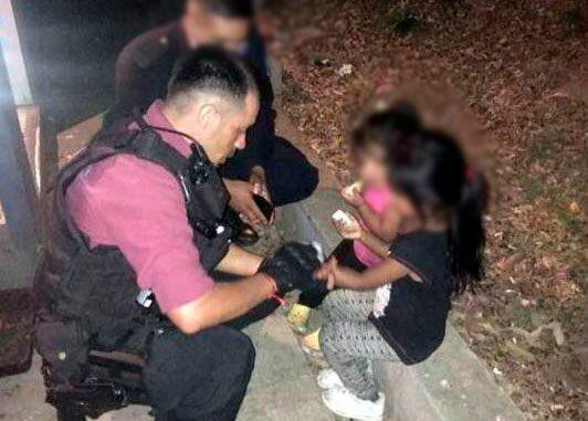 Dos niñas fueron abandonadas en la Avenida General Paz, detuvieron a los padres