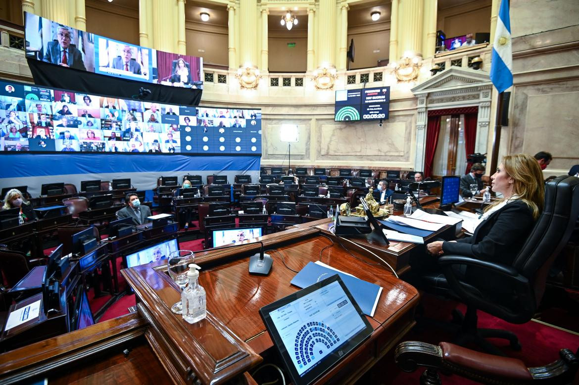 Sesión en el Senado, AGENCIA NA