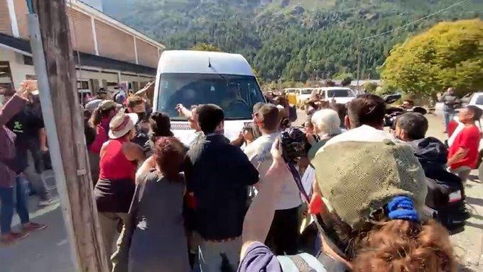 Incidentes en Lago Puelo ante la llegada de Alberto Fernández