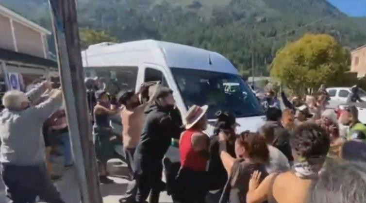 Ataque a Alberto Fernández en su visita a Chubut, captura video, NA