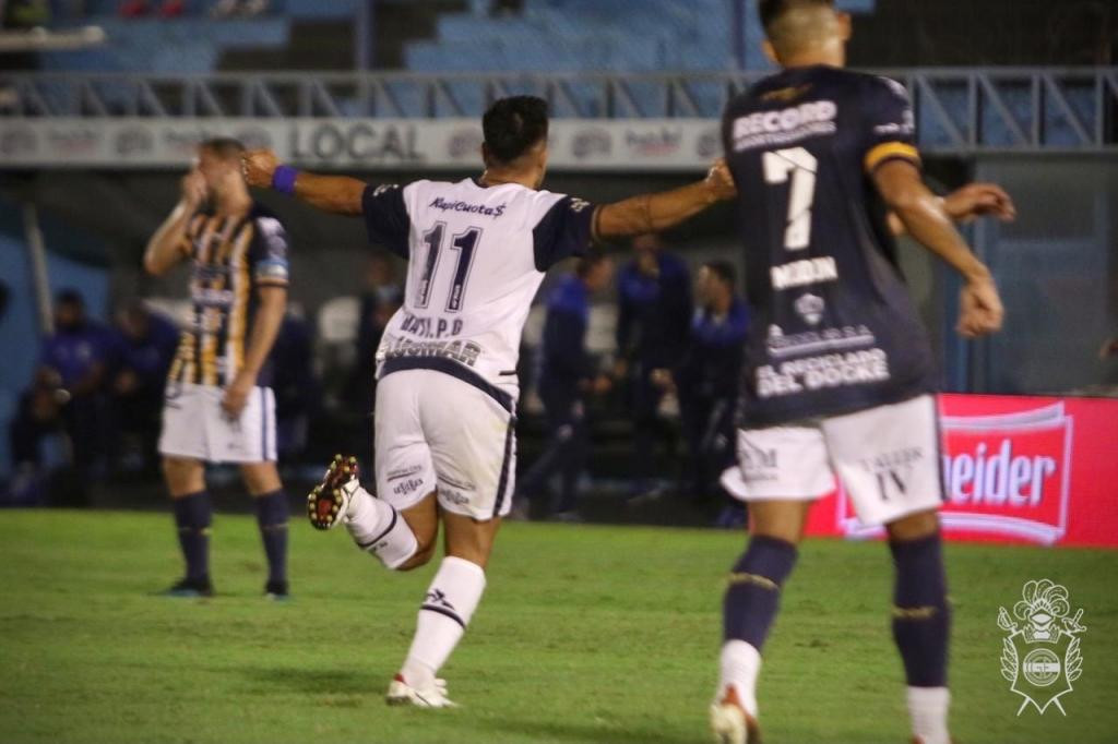 Gimnasia no tuvo piedad con Dock Sud