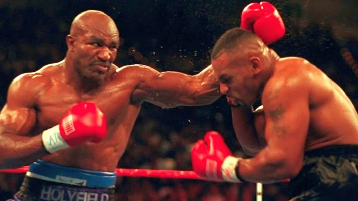 Evander Holyfield ante Mike Tyson en la pelea histórica, boxeo