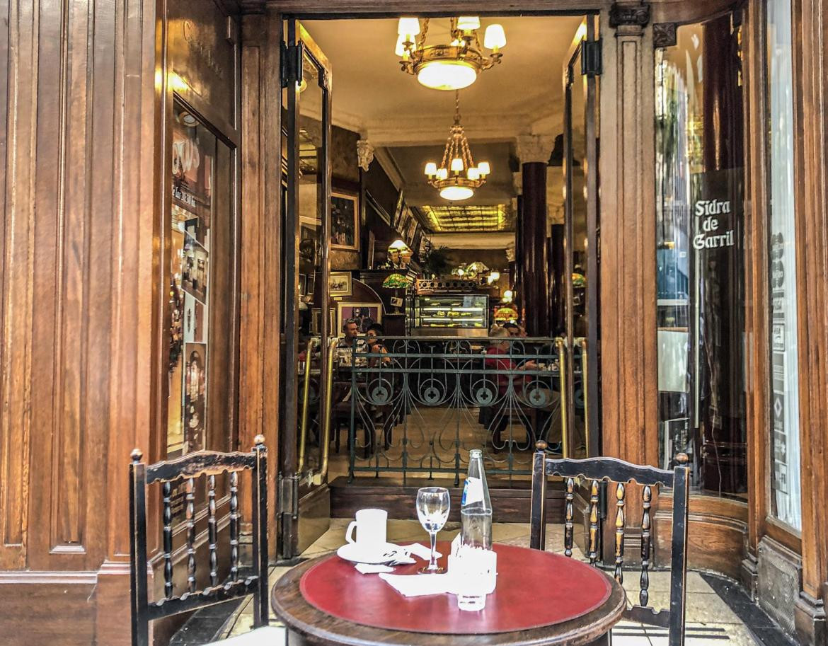 Avenida de Mayo, Café Tortoni, turismo, Buenos Aires