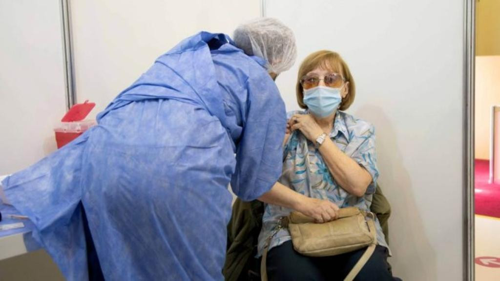 Vacunación de adultos mayores en la Ciudad, coronavirus en Argentina, NA