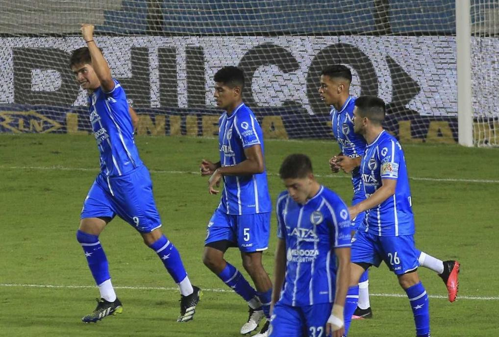 Godoy Cruz venció por 4 a 2 a Racing en Avellaneda, previo al clásico