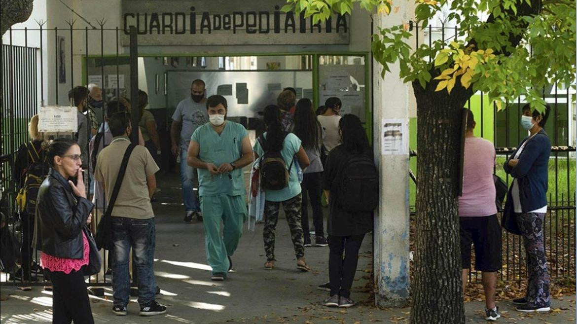 Coronavirus, Argentina, pandemia, filas en hospitales, foto Twitter
