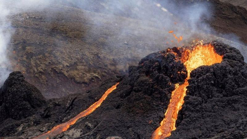 Volcán Fagradalsfjall cerca de la capital islandesa, REUTERS