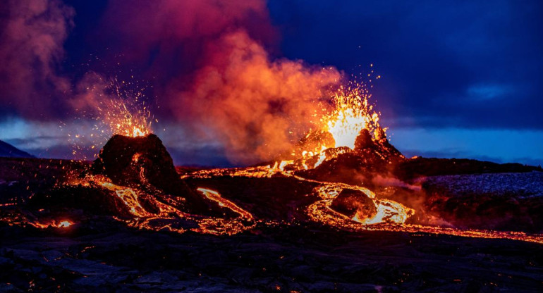 Volcán Fagradalsfjall cerca de la capital islandesa, REUTERS