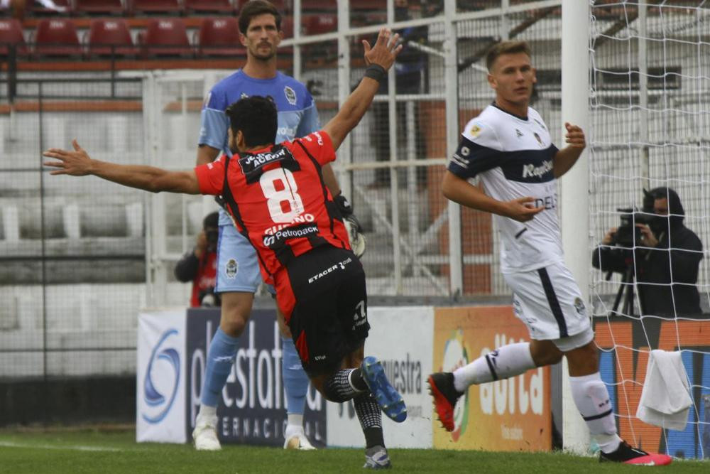 Festejo de Patronato ante Gimnasia de La Plata, fútbol argentino, Foto NA