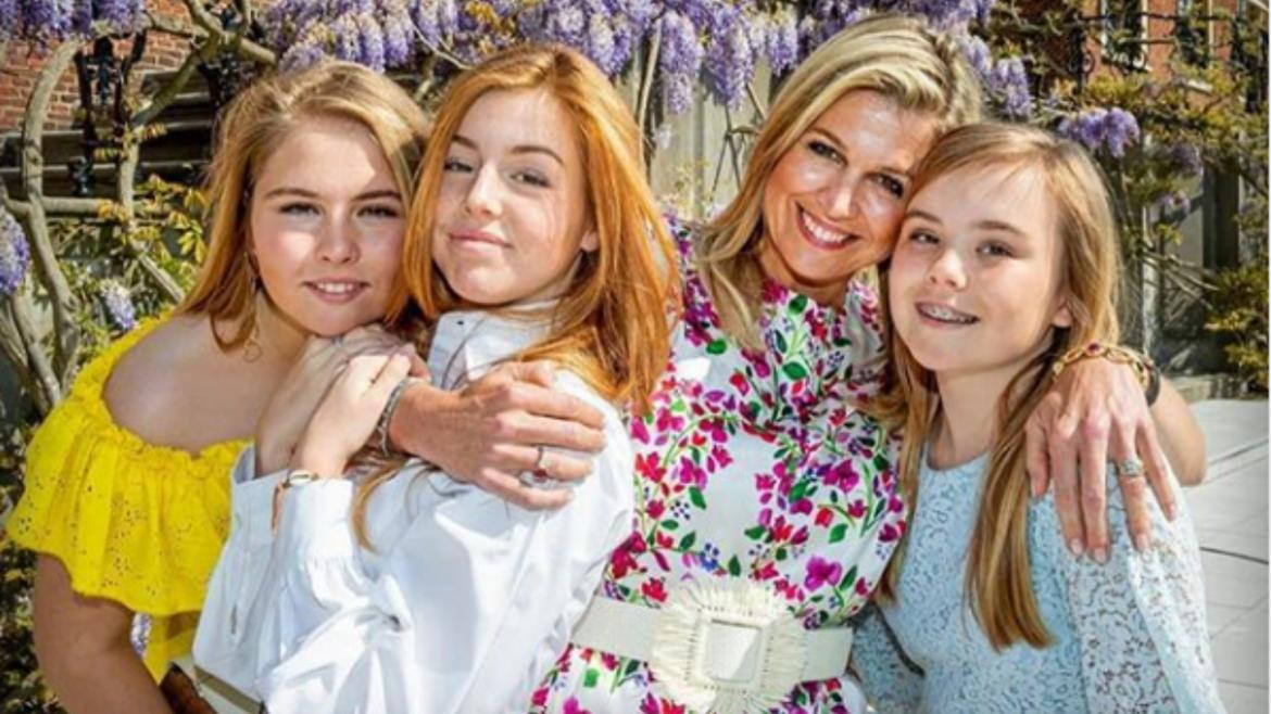 Reina Máxima junto a sus hijas