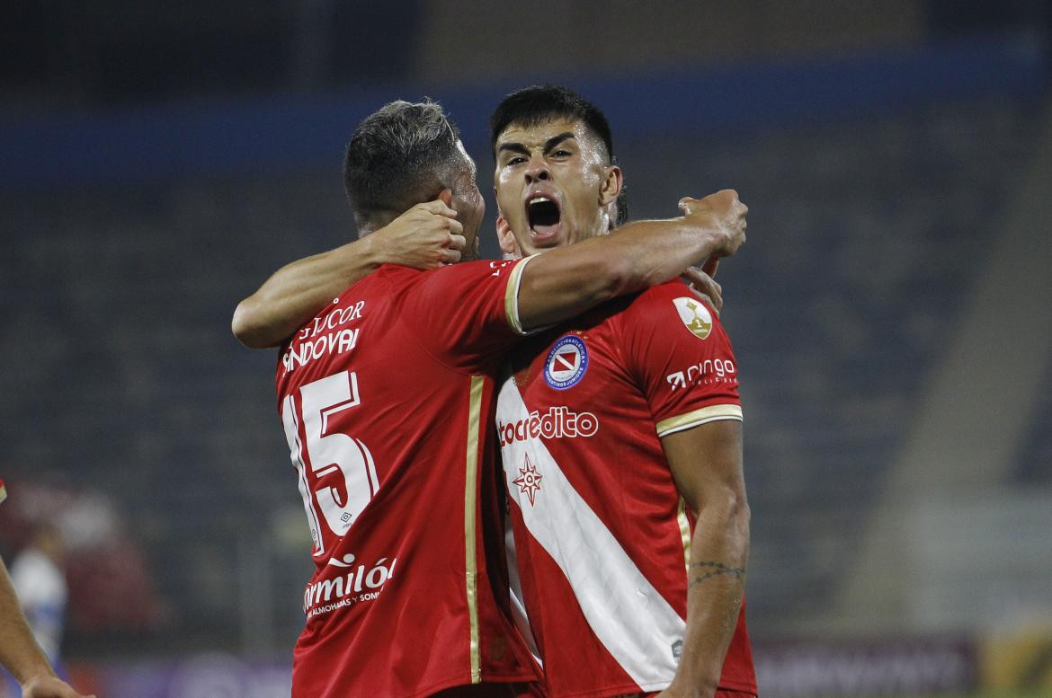 Festejo de Argentinos Juniors ante Universidad Católica por Copa Libertadores