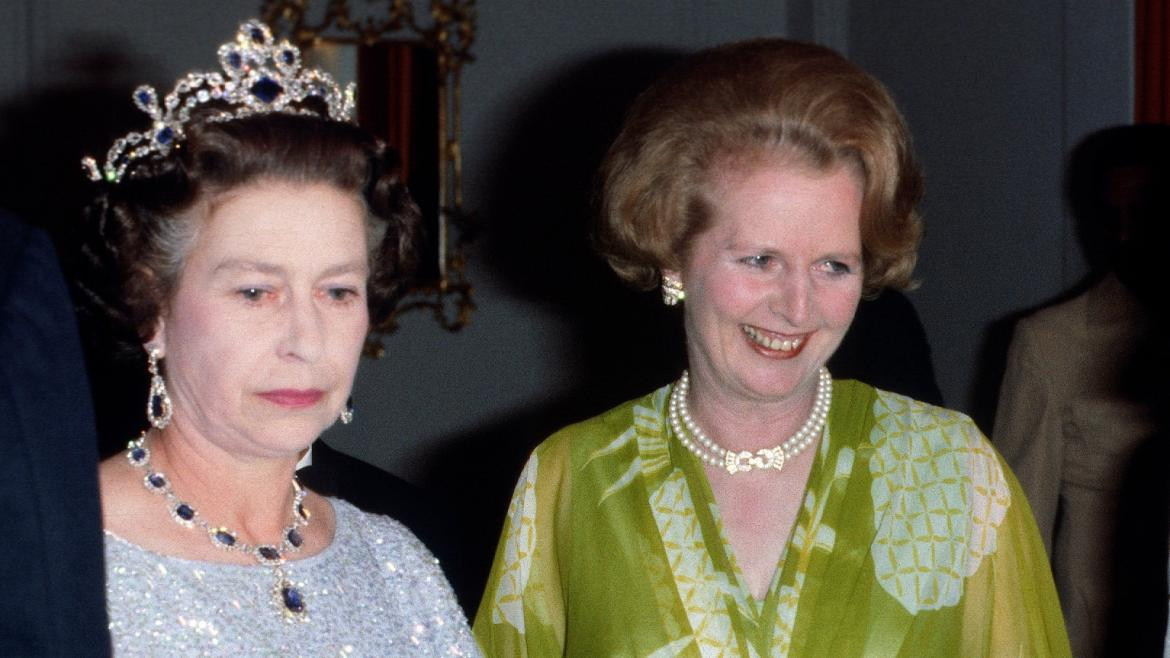 La Reina Isabel II junto a la ex primer ministro Margaret Thatcher