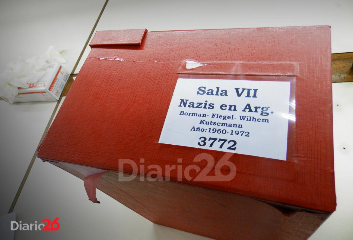 Caja con los documentos sobre nazis en la Argentina