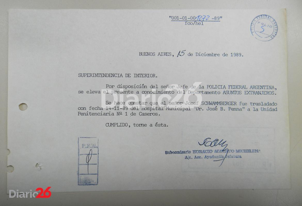 Nota del subcomisario Horacio Alberto Michelini, de la Policía Federal Argentina, informando sobre el traslado del nazi Josef Schwammberger desde el Hospital Dr. José B. Penna a la Unidad Penitenciaria Nº1 de Caseros. 15 de diciembre de 1989