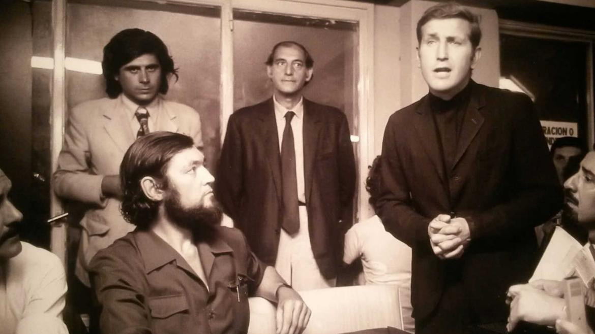 Padre Carlos Mugica junto a Cortázar, historia argentina