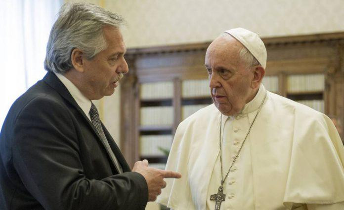 Alberto Fernández y el papa Francisco, foto archivo de encuentro del 2020, NA