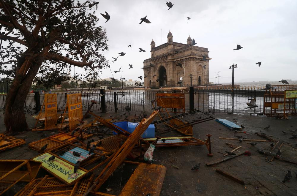 Un ciclón arrasa la costa occidental de la India