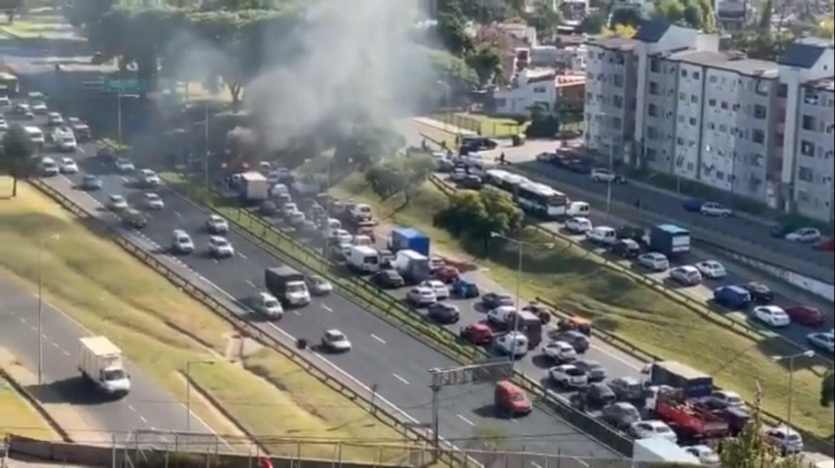 Corte en la Avenida General Paz: vecinos reclaman más seguridad