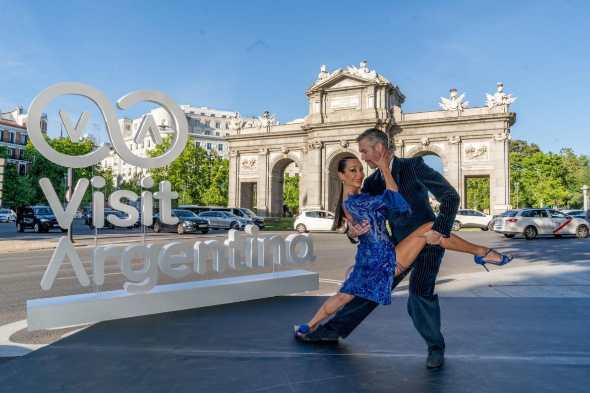 Mora Godoy bailó y representó a la Argentina en la Puerta de Alcalá