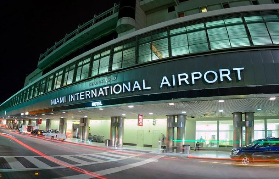 La fachada del aeropuerto internacional de Miami