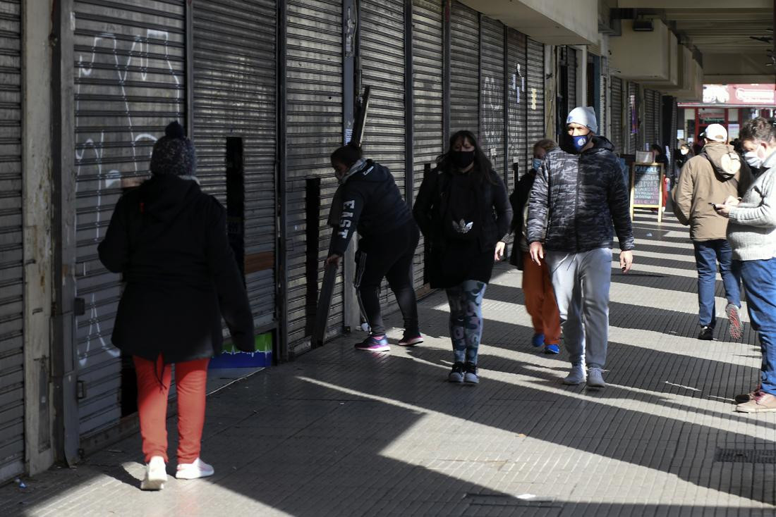 Locales comerciales cerrados, crisis económica, coronavirus en Argentina, cuarentena, pandemia, NA