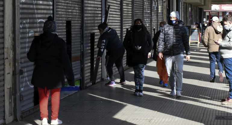 Locales comerciales cerrados, crisis económica, coronavirus en Argentina, cuarentena, pandemia, NA
